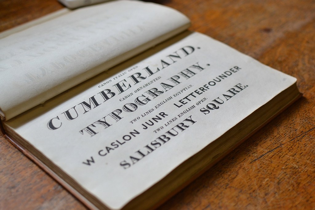 Two-line English Egyptian de William Caslon junior IV – 1816 – Photographie Oli Sorsby